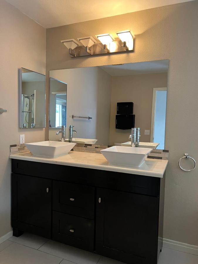 Sweet Spacious 5 Bdrm Home With Pool ラスベガス エクステリア 写真