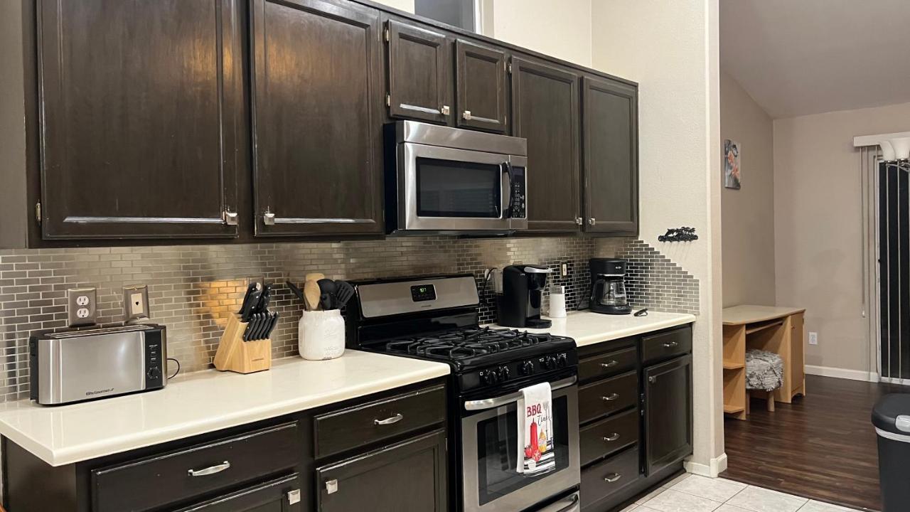 Sweet Spacious 5 Bdrm Home With Pool ラスベガス エクステリア 写真