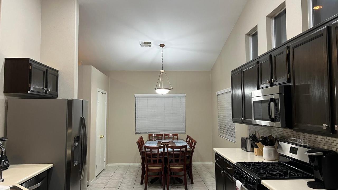 Sweet Spacious 5 Bdrm Home With Pool ラスベガス エクステリア 写真