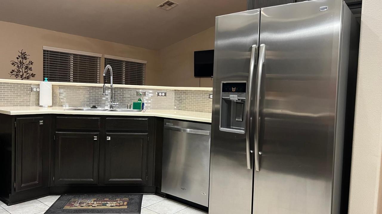 Sweet Spacious 5 Bdrm Home With Pool ラスベガス エクステリア 写真